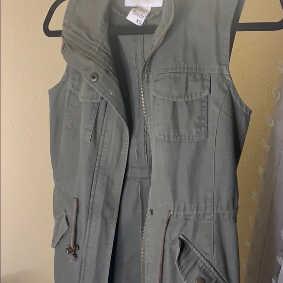 American Rag vest - Picture 2 of 3